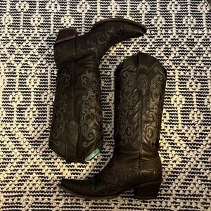 Corral Vintage Black Cowboy Boots w/ Lace-like detailing, size 8.5